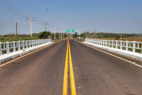 Culminan labores de asfaltado en tramo que conecta tres distritos de Guairá
