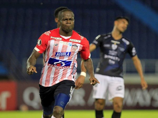 Junior golea a Independiente del Valle y sigue vivo