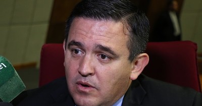La Nación / Lamentan que Petta no vea la realidad en la educación