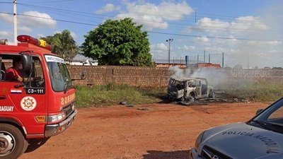 Crónica / Queman vehículos de lujo en PJC
