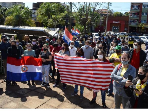 Comerciantes de Encarnación urgen reapertura del Puente
