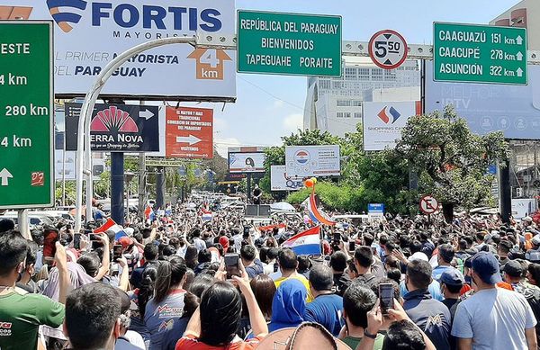 Protestas logran reapertura del puente y se genera esperanza para la economía - Nacionales - ABC Color