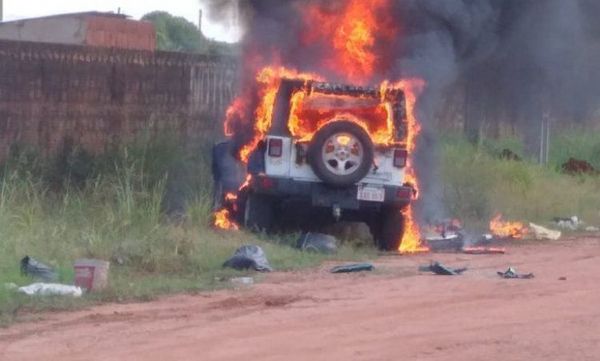 Incineran tres vehículos en Pedro Juan Caballero