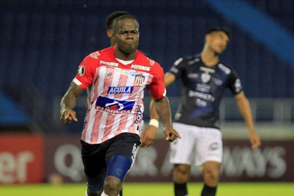 Junior golea a Independiente del Valle y sigue vivo