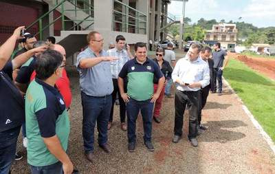 Gobernador MILLONARIO sigue mostrando solo OBRAS AJENAS