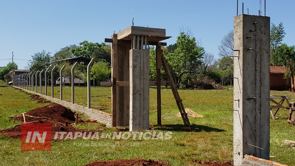 CONSTRUYEN CERCO PERIMETRAL EN ESCUELA DE APE AIME