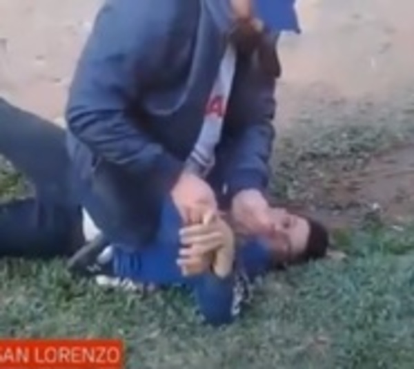 Justicia por mano propia: Vecinos capturan a presunto delincuente - Paraguay.com