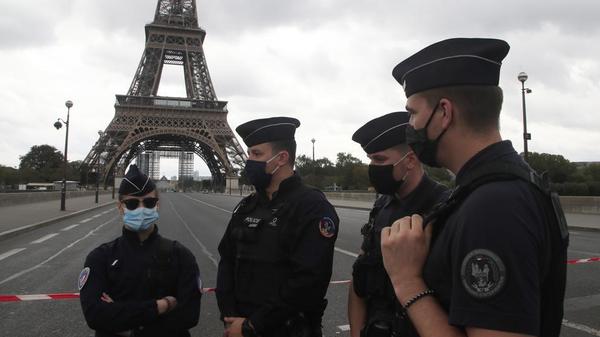Evacúan la torre Eiffel por una alerta de bomba - ADN Paraguayo