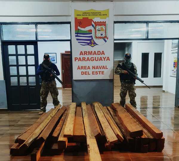 Marina incautó carga de madera nativa en Puerto Irala