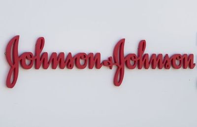 Johnson & Johnson comienza la última etapa de ensayos clínicos de su vacuna contra la covid-19 - Mundo - ABC Color