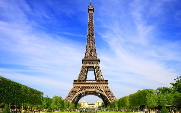 Reabre la Torre Eiffel tras ser evacuada por una alerta de bomba » Ñanduti