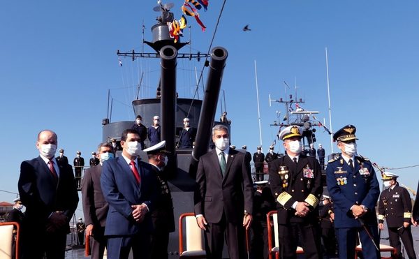 Mario Abdo encabezó actos por el Día de la Armada Paraguaya