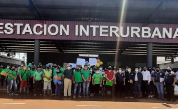 Municipalidad de CDE entrega casillas de la nueva Estación Interurbana