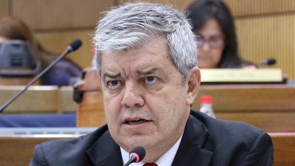Guerra verbal y lluvia de acusaciones entre los senadores Enrique Riera y Víctor Ríos