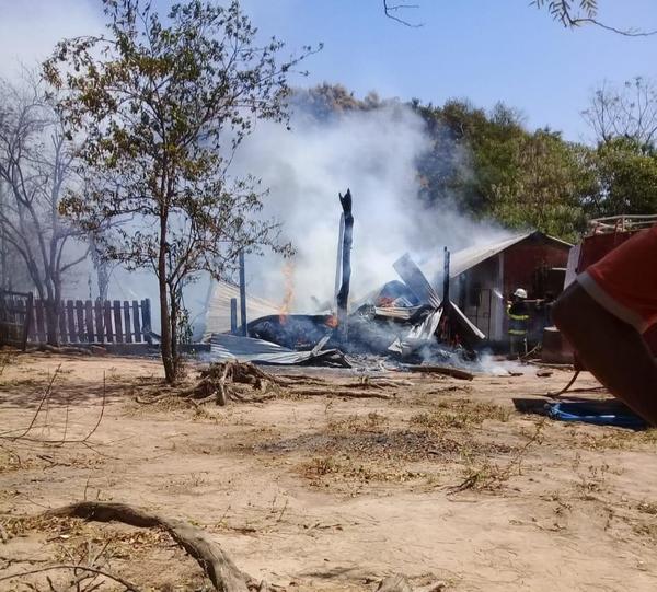 Incendio consumió una vivienda en San José de los Arroyos – Prensa 5