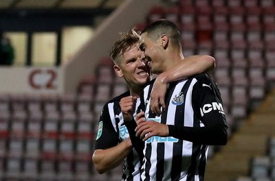 Hace lo que quiere: ¡Asistencia y golazo de Miguel Almirón para el Newcastle!