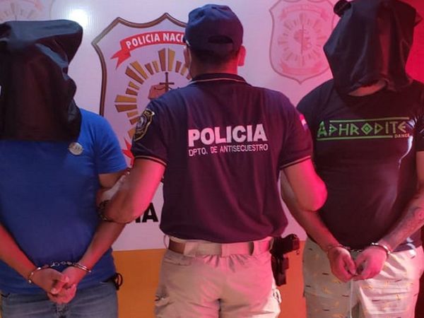 Policía detiene a dos jóvenes por presunta extorsión a empresario