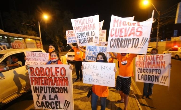 HOY / “Friedmann a la cárcel”: manifestación en Asunción en contra del senador mau