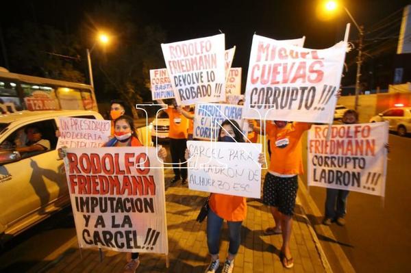 Merienda escolar: Ciudadanos autoconvocados exigen pérdida de investidura de Friedmann - ADN Paraguayo