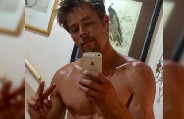 El obrero que es idéntico a Brad Pitt ahora comparte 'contenido explícito' en la web - C9N