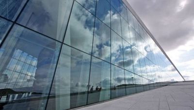El vidrio pasó de ser un complemento a convertirse en un elemento fundamental en la arquitectura moderna