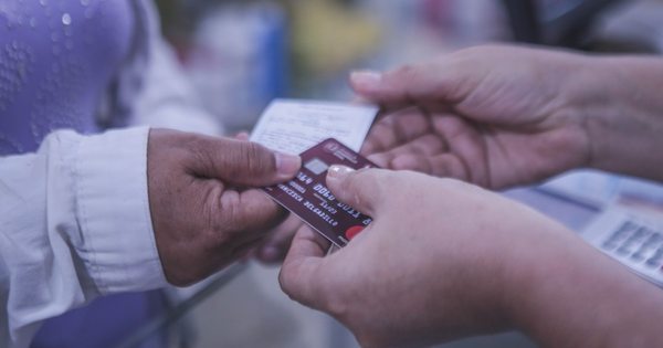 La Nación / Retiro de dinero de tarjetas de crédito incrementó un 25%