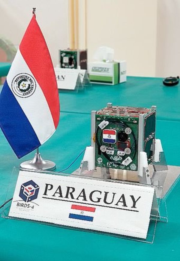 Presentan primer satélite paraguayo en Japón