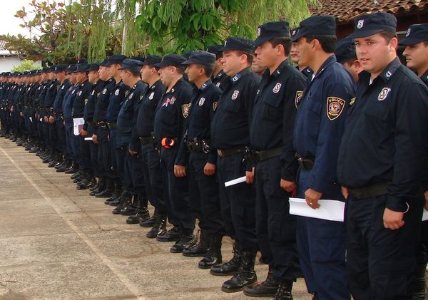Buscan recuperar 3.000 policías que estarían a disposición de políticos
