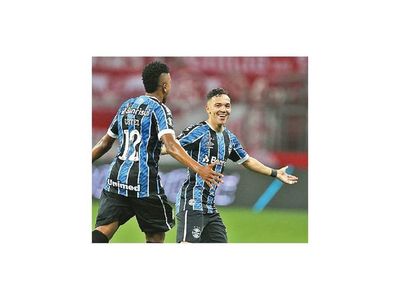 Gremio se impone al Inter y le alcanza en el liderato