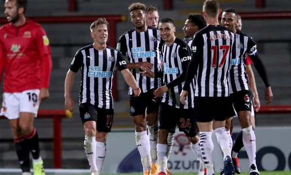 Gol y asistencia de Almirón en la aplastante victoria del Newcastle