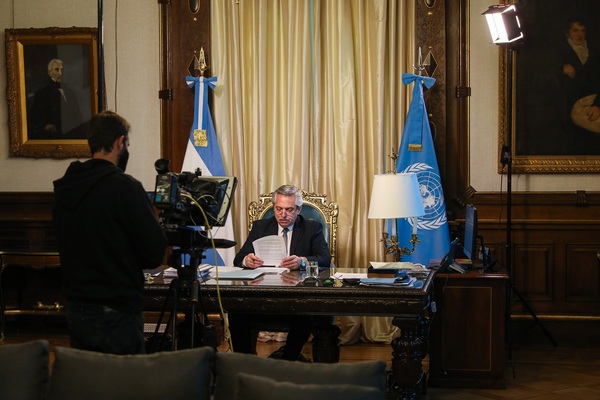 Argentina sufre desplome histórico del PIB en medio de crisis que se vive por control cambiario
