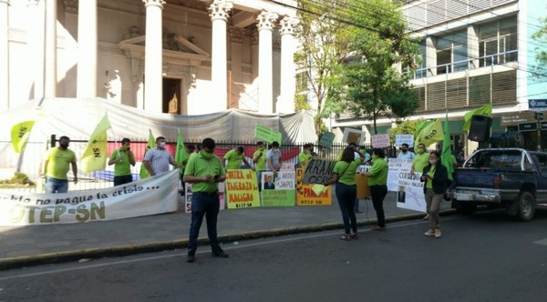 Gremio docente se manifiesta en contra del recorte a educación