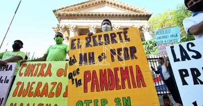 La Nación / Docentes se movilizan contra recorte de G. 27 mil millones para sector educativo