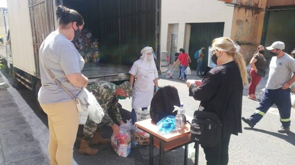 HOY / Octava entrega de kits de almuerzo escolar a colegios capitalinos