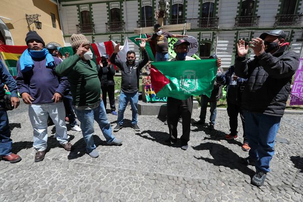 La lucha por la devolución de pensiones se planta frente al poder en Bolivia - MarketData