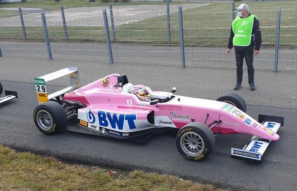 Duerksen fue segundo en la qualy 1, pero saldrá séptimo por penalización
