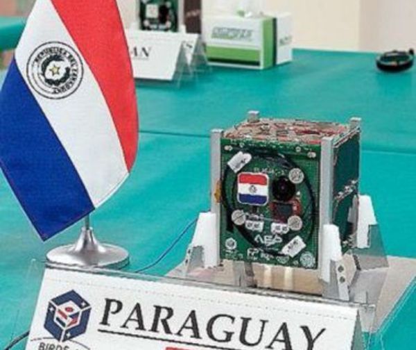 Presentan primer satélite paraguayo en Japón
