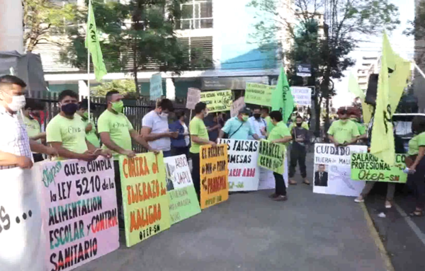 Manifestación de docentes y estudiantes en repudio al recorte presupuestario a Educación