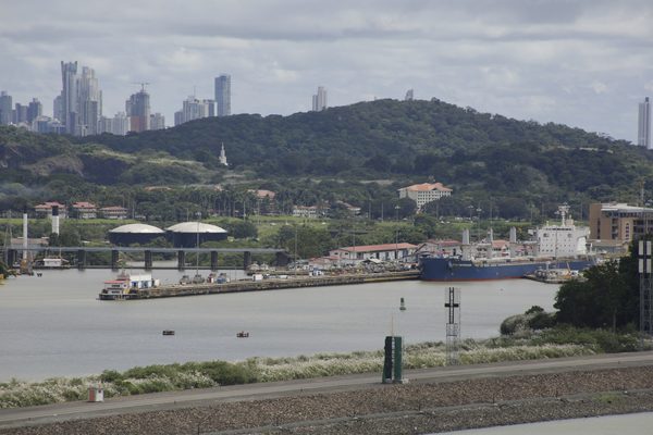 El Canal de Panamá ofrece su calado máximo por primera vez en 20 meses - MarketData