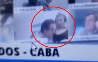 Suspenden a diputado que besó el pecho de una mujer en plena sesión