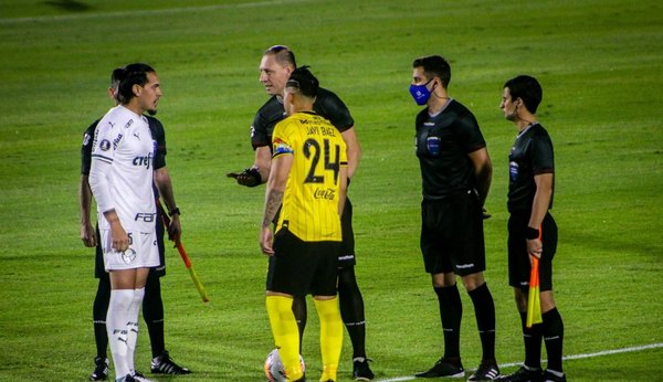 Néstor Pitana usó el dulce idioma guaraní para dirigirse a los jugadores
