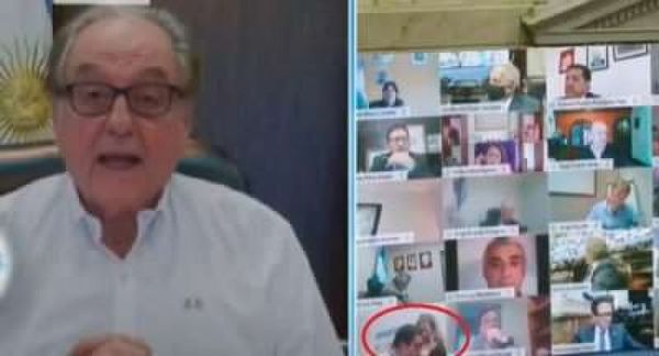 Diputado protagoniza escena sexual en sesión parlamentaria