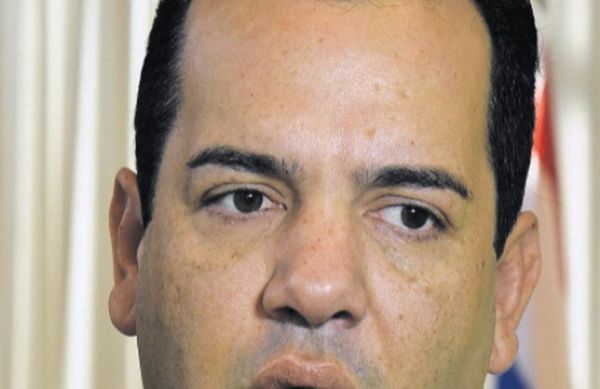 Primo de Friedmann debe presentarse para  litigar - Nacionales - ABC Color