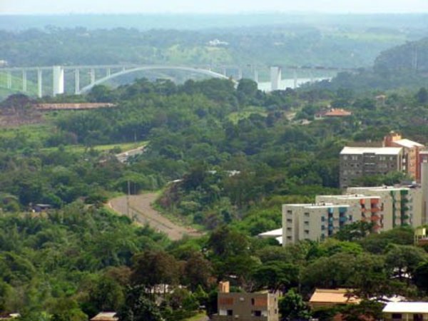 Brasil mantiene libre circulación de residentes en ciudades gemelas - Noticde.com
