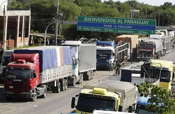 Cierre de ruta argentina paraliza exportación de carne y banana