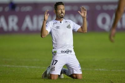 Olimpia: Santos venció a Delfín y acaricia los octavos - Olimpia - ABC Color