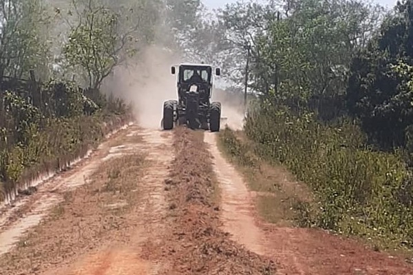 Continúa la reparación de caminos en varios distritos de Caazapá - Noticiero Paraguay