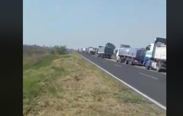 Camioneros paraguayos varados en Clorinda por cierre de ruta, piden ayuda de autoridades