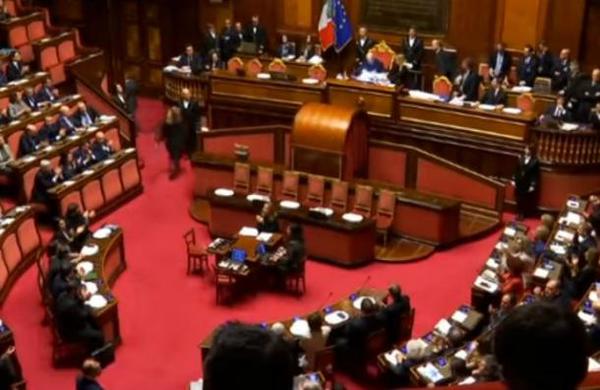 El millonario ahorro anual que tendrá Italia tras la reducción de parlamentarios - SNT