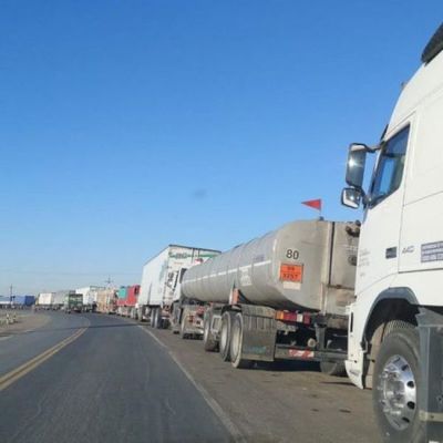 Más de 300 camiones paraguayos varados en Argentina: las pérdidas son millonarias